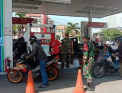 Pastikan kamtibmas Babinsa Kratonan ke pom bensin Diwilayah binaan
