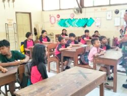 Sosialisasikan Ideologi Pancasila Babinsa Jayengan Turun Langsung Ke Sekolahan.