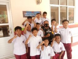 Bhabinkamtibmas Polsek Majalengka Kota Menjadi Pengayom dan Motivator bagi Anak-Anak di SD Negeri Babakan Jawa II