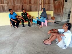 Mewujudkan Keakraban, Babinsa Komsos Dengan Warga