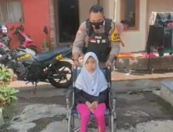 Polisi Peduli: Bhabinkamtibmas Berikan Kursi Roda untuk Ririn, Anak Penyandang Disabilitas