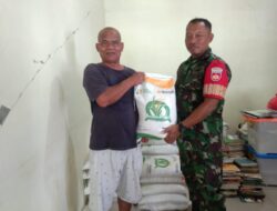 Dukung Program Pemerintah, Babinsa Simo Ikut Pendampingan Pembangian Bantuan Beras