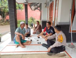 Bripka Andi Husain Alwi: Bhabinkamtibmas Polsek Cigasong Gelar Door to Door System untuk Keamanan dan Ketertiban