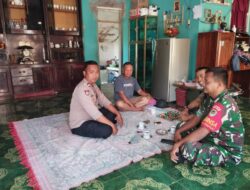 Bhabinkamtibmas dan Babinsa Blusukan ke Rumah Warga, Jalin Silaturrahmi dan Berikan Imbauan Kamtibmas