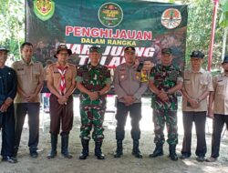 Polisi Ikut Menghijau dalam Rangka Hari Juang TNI AD di Desa Trajaya, Palasah