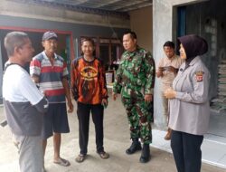 Bhabinkamtibmas dan Babinsa Keliling Kampung Sambangi Warga Desa Jayi, Ajak Jaga Kondusifitas Lingkungan
