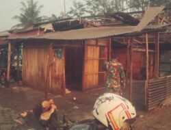 Hujan dan Angin Kencang, Babinsa Sigap Evakuasi Warga Binaan