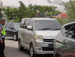 Petugas Ops Lilin Lodaya 2023 Berikan Pelayanan Terbaik di Rest Area KM 166 Tol Cipali