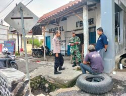 Bersinergi Bhabinkamtibmas dan Babinsa, Patroli Dialogis di Desa Sukahaji untuk Pererat Kemanunggalan TNI-Polri dan Masyarakat