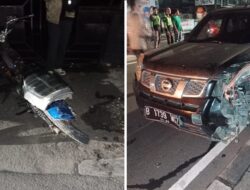 Mobil vs Motor Kecelakaan di Jaksel, Kondisi Kendaraan Rusak Parah