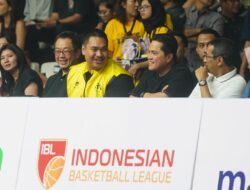 Menpora Dito Hadiri Laga IBL Satria Muda Pertamina Kontra Dewa United Banten di Hall Basket Senayan