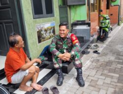 Pentingnya informasi Wilayah Binaan, Babinsa Tipes Komsos dengan Ketua RT