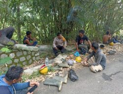 Bhabinkamtibmas Polsek Cigasong, Dialogis dengan Warga untuk Ciptakan Situasi Kamtibmas Aman dan Kondusif di Desa Karayunan
