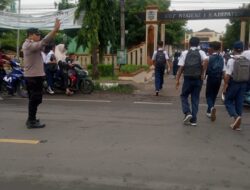 Polsek Kadipaten Amankan Arus Lalu lintas di Pagi Hari untuk Kepentingan Keselamatan Masyarakat