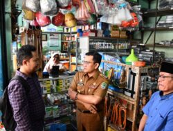 Petani Keluhkan Kelangkaan Pupuk, Pj Bupati Majalengka Dedi Supandi Sidak ke Kios Pupuk.