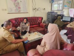 Bhabinkamtibmas Polsek Majalengka Kota Jalin Silaturahmi dengan Perangkat Kelurahan di Kantor Kelurahan Tarikolot