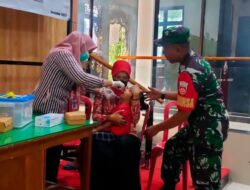 Babinsa Turut Sukseskan Pekan Imunisasi Nasional