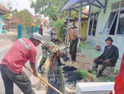 Tetap Semangat, Babinsa Bersama Warga Ciptakan Lingkungan Yang Bersih