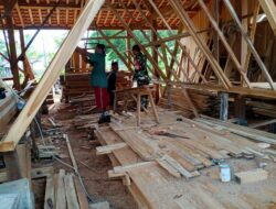 Babinsa Juwangi Beri Motivasi Pengrajin Kayu