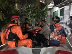BPBD Siaga di Wilayah Tangsel, Ungsikan Puluhan Anak Yatim Akibat Banjir