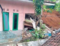 Rawan Longsor, 239 Warga Cibadak Sukabumi Dipindahkan ke Tenda Pengungsian