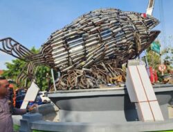 Keren, Polri Buat Patung dari Knalpot Brong Hasil Penindakan