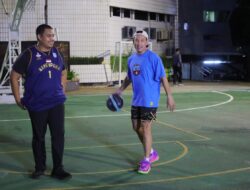 Saling Unjuk Skill, Menpora Dito Tanding One on One dengan Pebasket Sombong Denny Sumargo