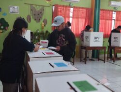 Rayakan Hari Kasih Sayang di TPS, Pemuda Kota Solo Sampaikan Harapan Pemilu 2024