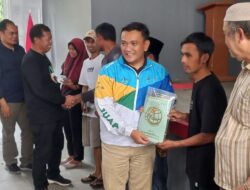 Pj Bupati Majalengka Serahkan Sertifikat Tanah Program PTSL bagi 2.900 Warga Kecamatan Malausma.