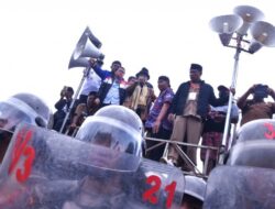 Orasi di Hadapan Apdesi, Anggota Baleg Terima Audiensi Demonstran