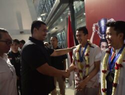 Sambut Kedatangan Juara All England 2024 di Bandara, Menpora Dito Sampaikan Rasa Bangga dan Apresiasi