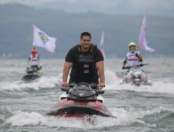 Serunya Menpora Dito Pimpin Parade Lap Diatas Jet Ski Kejurnas Aquabike 2024 Danau Toba