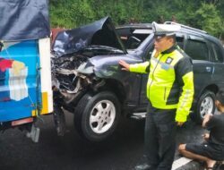 Aksi Sigap: Ps. Panit Lantas Polsek Cikijing Bantu Evakuasi Korban Kecelakaan Lalu Lintas