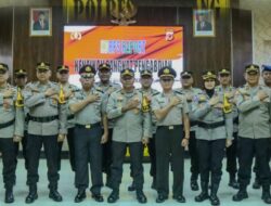 Kapolres Sumedang Pimpin Upacara Kenaikan Pangkat Penghargaan bagi Personel Polres Sumedang