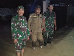 Anggota Koramil 1716/Dawuan Datangi Lokasi Banjir di Desa Dawuan