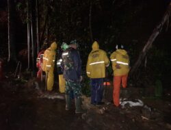 Tanggap Bencana, Anggota Koramil 1704/Talaga Datangi Lokasi Kejadian Tanah Longsor