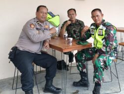 TNI–Polri Aman dan Damai: Ngopi Bareng di Warung Desa Cikalong Kecamatan Sukahaji