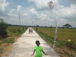 Bermain Layang – layang, cara asyik menikmati jalan baru
