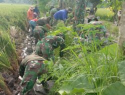Cuaca Cerah Anggota Satgas TMMD & Warga Kebut Kerjaan Talud