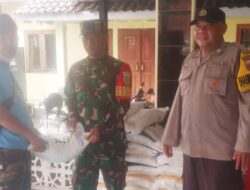 Polsek Jatiwangi Jaga Pengamanan Penyaluran Bantuan Beras Cadangan Pemerintah