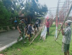 Menjelang penutupan TMMD Tiang umbul – umbul di cat
