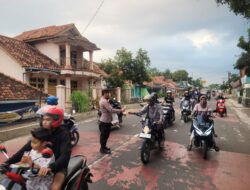 Polsek Majalengka Kota dan Muspika Bagikan Takjil untuk Masyarakat di Jalan Raya Laswi