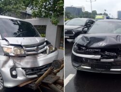 Tak Bisa Jaga Jarak Aman, Tiga Mobil Terlibat Kecelakaan di Tol Dalam Kota
