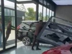 Seruduk Mobil Porsche di Showroom PIK, Sopir Xpander Jadi Tersangka