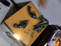 Rumah Dukun di Tangsel Digerebek Warga, Polisi Temukan Dua Pucuk Senpi