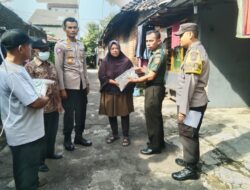 Koramil Simo Bagikan Zakat Untuk Warga Kurang Mampu