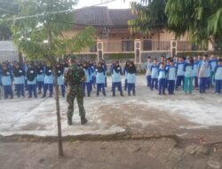 Tanamkan Disiplin dan Kekompakan, Babinsa Latih PBB Kepada Siswa/Siswi MTs Al Ikhlas