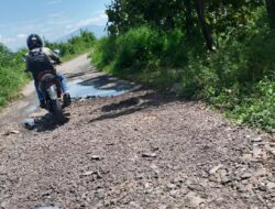 Jalan Rusak Menuju Arah kedua Desa, Masyarakat Setempat Berharap Pihak Dinas BMCK /PUTR Kab.Majalengka Untuk Segera Jalan Rusak di Rehabilitasi.