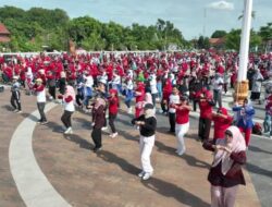 Bupati Nina Agustina Bersama Ribuan ASN dan Masyarakat Senam Pagi
