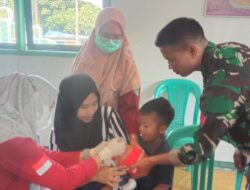 Peduli Pertumbuhan Anak, Babinsa Koramil 1708/Sukahaji Dampingi Pelaksanaan Kegiatan Posyandu